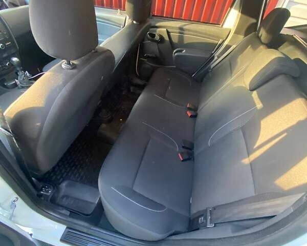 Белый Рено Дастер, объемом двигателя 1.46 л и пробегом 292 тыс. км за 11500 $, фото 16 на Automoto.ua