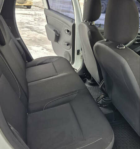 Білий Рено Дастер, об'ємом двигуна 1.6 л та пробігом 163 тис. км за 10950 $, фото 18 на Automoto.ua