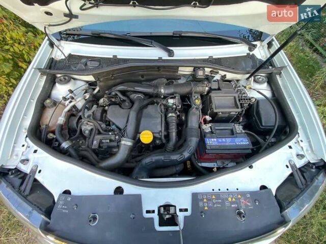 Белый Рено Дастер, объемом двигателя 1.46 л и пробегом 292 тыс. км за 11500 $, фото 26 на Automoto.ua