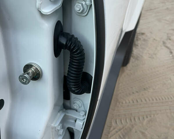 Белый Рено Дастер, объемом двигателя 1.46 л и пробегом 158 тыс. км за 9900 $, фото 49 на Automoto.ua