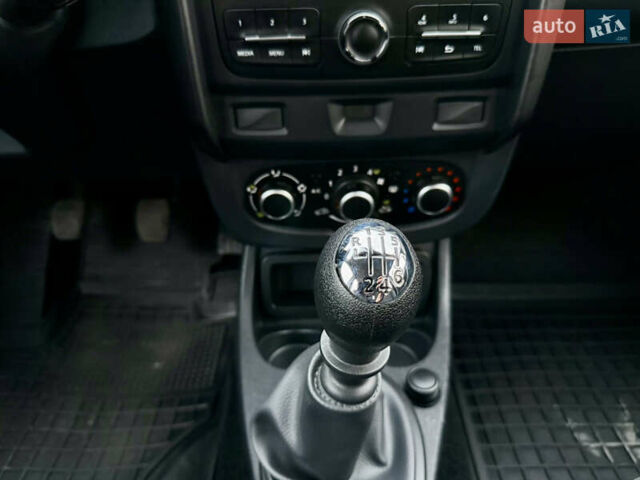 Белый Рено Дастер, объемом двигателя 1.46 л и пробегом 165 тыс. км за 9500 $, фото 22 на Automoto.ua