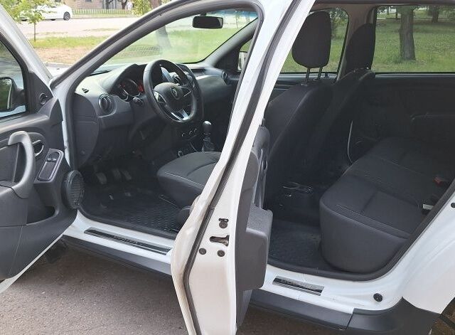 Белый Рено Дастер, объемом двигателя 1.5 л и пробегом 295 тыс. км за 9300 $, фото 4 на Automoto.ua