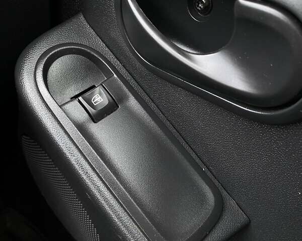 Белый Рено Дастер, объемом двигателя 1.46 л и пробегом 175 тыс. км за 10700 $, фото 30 на Automoto.ua