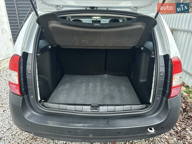 Белый Рено Дастер, объемом двигателя 1.46 л и пробегом 294 тыс. км за 9500 $, фото 16 на Automoto.ua