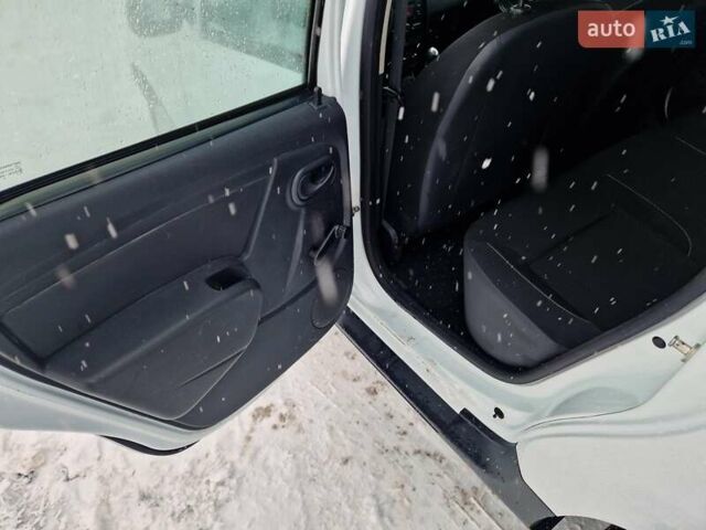 Білий Рено Дастер, об'ємом двигуна 1.5 л та пробігом 213 тис. км за 9999 $, фото 13 на Automoto.ua