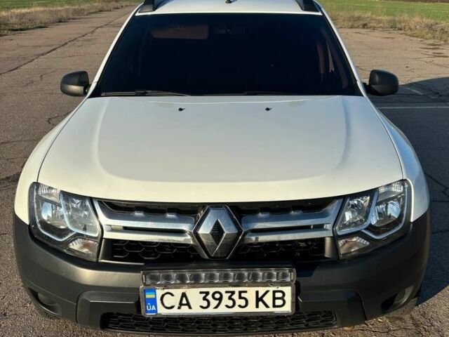 Белый Рено Дастер, объемом двигателя 1.5 л и пробегом 183 тыс. км за 11650 $, фото 4 на Automoto.ua