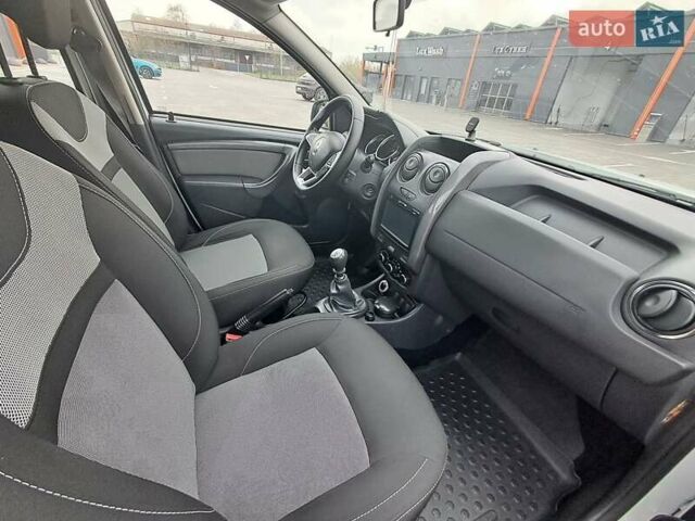Рено Дастер 2017 в Виннице на Automoto.ua Белый Рено Дастер, объемом двигателя 1.46 л и пробегом 203 тыс. км за 8699 $, фото 11 на Automoto.ua