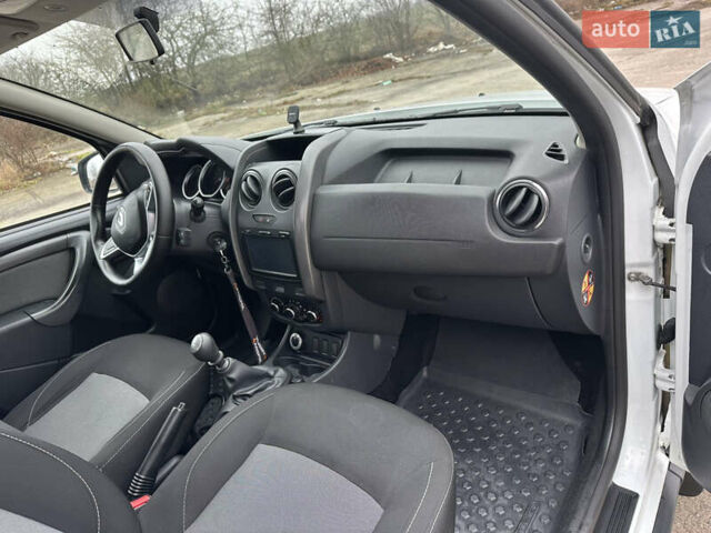 Белый Рено Дастер, объемом двигателя 1.46 л и пробегом 203 тыс. км за 9950 $, фото 25 на Automoto.ua