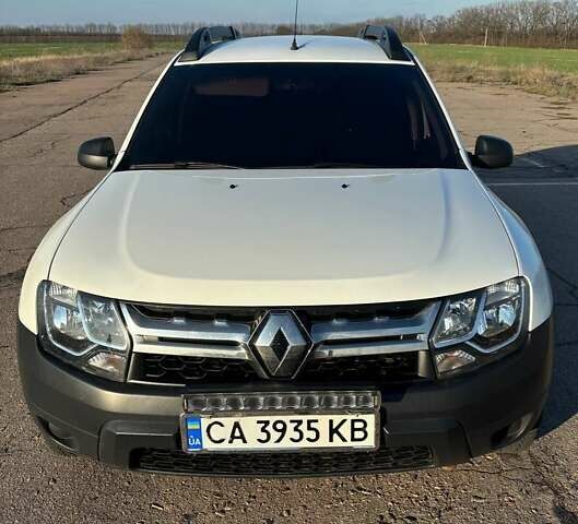 Белый Рено Дастер, объемом двигателя 1.46 л и пробегом 183 тыс. км за 11650 $, фото 1 на Automoto.ua