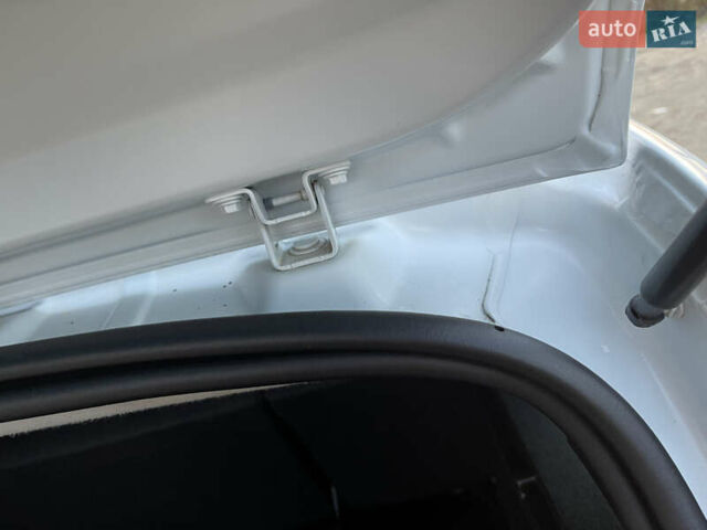 Белый Рено Дастер, объемом двигателя 1.46 л и пробегом 158 тыс. км за 9900 $, фото 53 на Automoto.ua