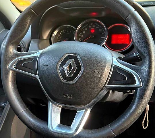 Белый Рено Дастер, объемом двигателя 1.5 л и пробегом 232 тыс. км за 7500 $, фото 5 на Automoto.ua