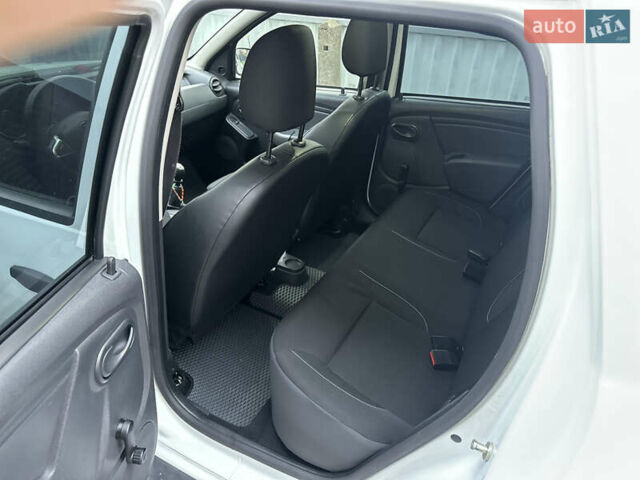 Белый Рено Дастер, объемом двигателя 1.46 л и пробегом 294 тыс. км за 9500 $, фото 15 на Automoto.ua