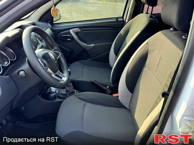 Белый Рено Дастер, объемом двигателя 15 л и пробегом 260 тыс. км за 9200 $, фото 10 на Automoto.ua