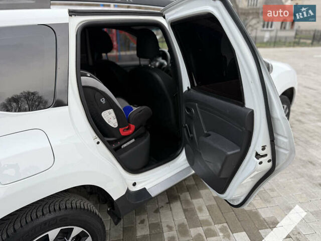 Белый Рено Дастер, объемом двигателя 1.5 л и пробегом 218 тыс. км за 9500 $, фото 16 на Automoto.ua
