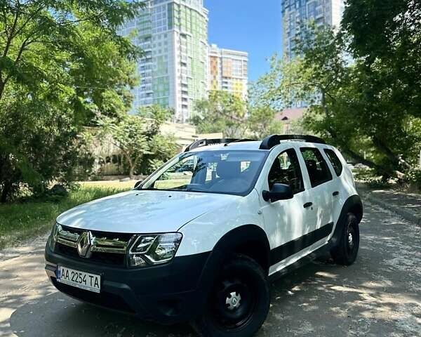 Белый Рено Дастер, объемом двигателя 1.46 л и пробегом 160 тыс. км за 9900 $, фото 6 на Automoto.ua