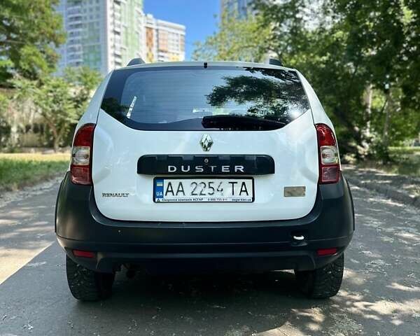 Белый Рено Дастер, объемом двигателя 1.46 л и пробегом 160 тыс. км за 9900 $, фото 12 на Automoto.ua