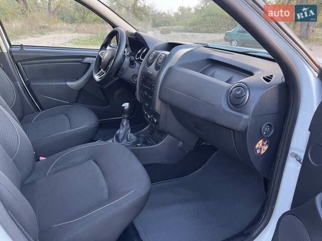 Белый Рено Дастер, объемом двигателя 1.46 л и пробегом 158 тыс. км за 9900 $, фото 42 на Automoto.ua