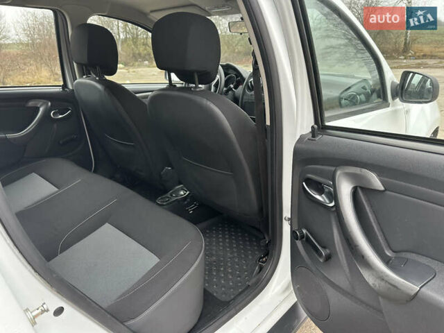 Белый Рено Дастер, объемом двигателя 1.46 л и пробегом 203 тыс. км за 9950 $, фото 28 на Automoto.ua
