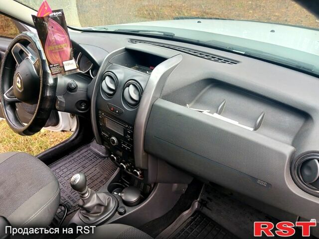 Білий Рено Дастер, об'ємом двигуна 1.5 л та пробігом 217 тис. км за 10200 $, фото 5 на Automoto.ua