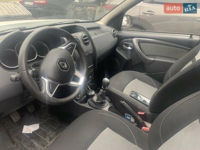 Белый Рено Дастер, объемом двигателя 1.6 л и пробегом 113 тыс. км за 7440 $, фото 2 на Automoto.ua