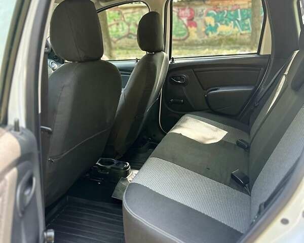 Белый Рено Дастер, объемом двигателя 1.46 л и пробегом 160 тыс. км за 9900 $, фото 26 на Automoto.ua