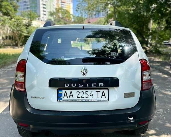Белый Рено Дастер, объемом двигателя 1.46 л и пробегом 160 тыс. км за 9900 $, фото 14 на Automoto.ua