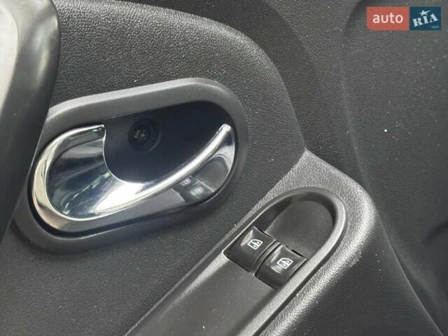 Белый Рено Дастер, объемом двигателя 1.6 л и пробегом 135 тыс. км за 10299 $, фото 21 на Automoto.ua
