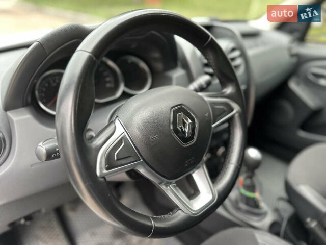 Белый Рено Дастер, объемом двигателя 1.46 л и пробегом 294 тыс. км за 9500 $, фото 8 на Automoto.ua