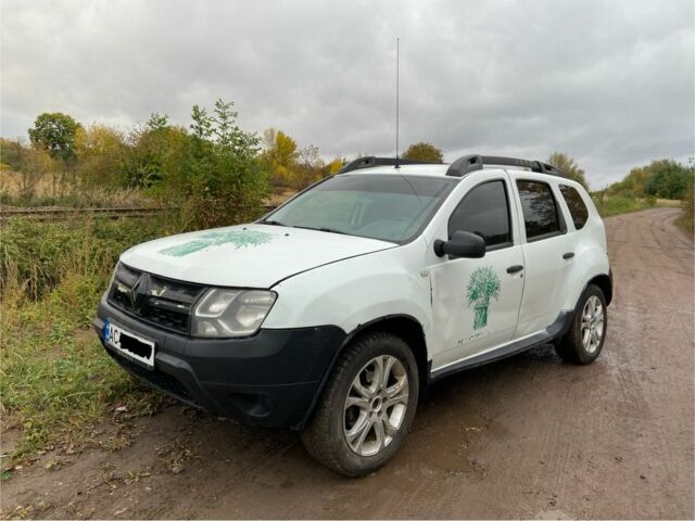 Белый Рено Дастер, объемом двигателя 1.5 л и пробегом 300 тыс. км за 5900 $, фото 2 на Automoto.ua