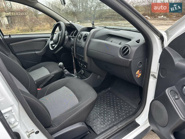 Белый Рено Дастер, объемом двигателя 1.46 л и пробегом 203 тыс. км за 9950 $, фото 24 на Automoto.ua