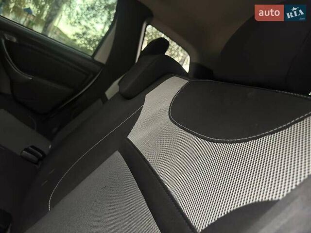 Белый Рено Дастер, объемом двигателя 1.6 л и пробегом 135 тыс. км за 10299 $, фото 28 на Automoto.ua