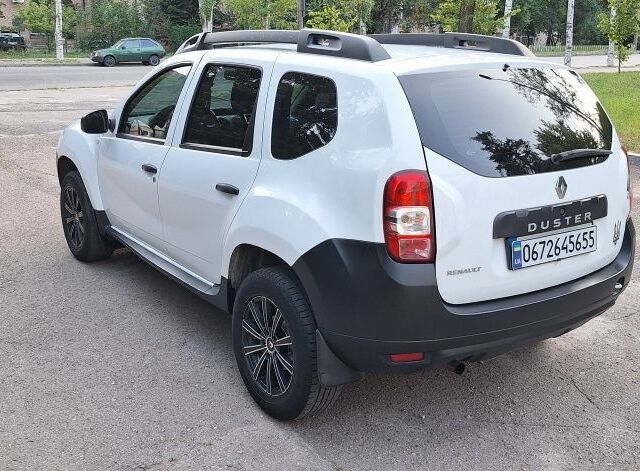 Белый Рено Дастер, объемом двигателя 1.5 л и пробегом 295 тыс. км за 9300 $, фото 3 на Automoto.ua