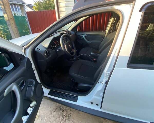 Белый Рено Дастер, объемом двигателя 1.46 л и пробегом 292 тыс. км за 11500 $, фото 11 на Automoto.ua