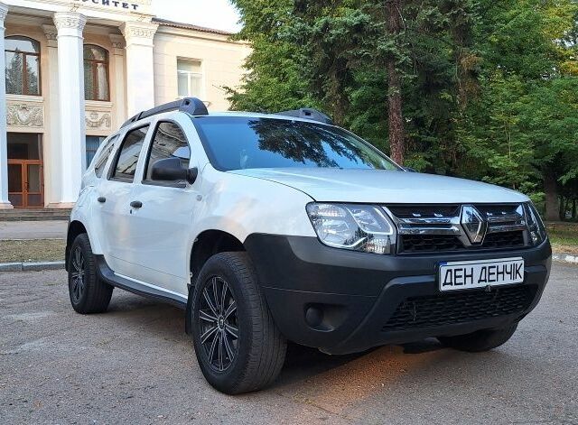 Белый Рено Дастер, объемом двигателя 1.5 л и пробегом 295 тыс. км за 9300 $, фото 1 на Automoto.ua