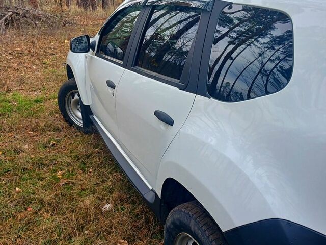 Белый Рено Дастер, объемом двигателя 1.5 л и пробегом 217 тыс. км за 10200 $, фото 3 на Automoto.ua