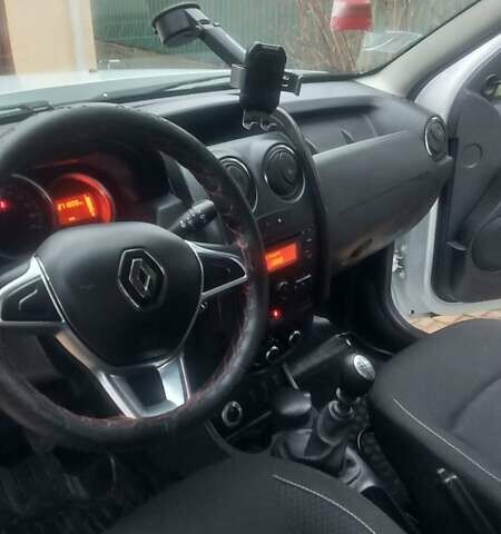 Белый Рено Дастер, объемом двигателя 1.46 л и пробегом 272 тыс. км за 12950 $, фото 29 на Automoto.ua