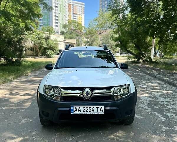 Белый Рено Дастер, объемом двигателя 1.46 л и пробегом 160 тыс. км за 9900 $, фото 3 на Automoto.ua