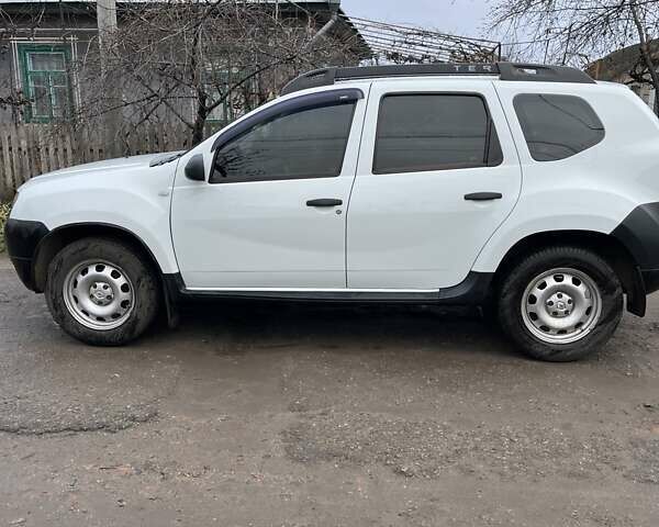 Белый Рено Дастер, объемом двигателя 1.5 л и пробегом 179 тыс. км за 10000 $, фото 3 на Automoto.ua