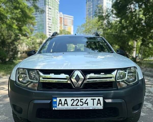 Белый Рено Дастер, объемом двигателя 1.46 л и пробегом 160 тыс. км за 9900 $, фото 1 на Automoto.ua