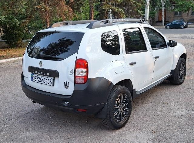 Белый Рено Дастер, объемом двигателя 1.5 л и пробегом 295 тыс. км за 9300 $, фото 2 на Automoto.ua