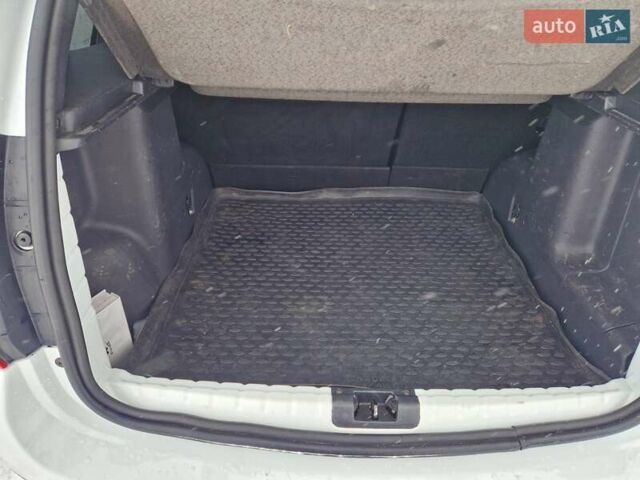 Білий Рено Дастер, об'ємом двигуна 1.5 л та пробігом 213 тис. км за 9999 $, фото 18 на Automoto.ua