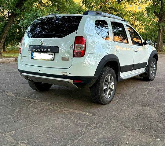 Белый Рено Дастер, объемом двигателя 1.5 л и пробегом 232 тыс. км за 7500 $, фото 3 на Automoto.ua