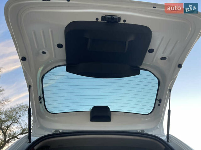 Белый Рено Дастер, объемом двигателя 1.46 л и пробегом 158 тыс. км за 9900 $, фото 52 на Automoto.ua