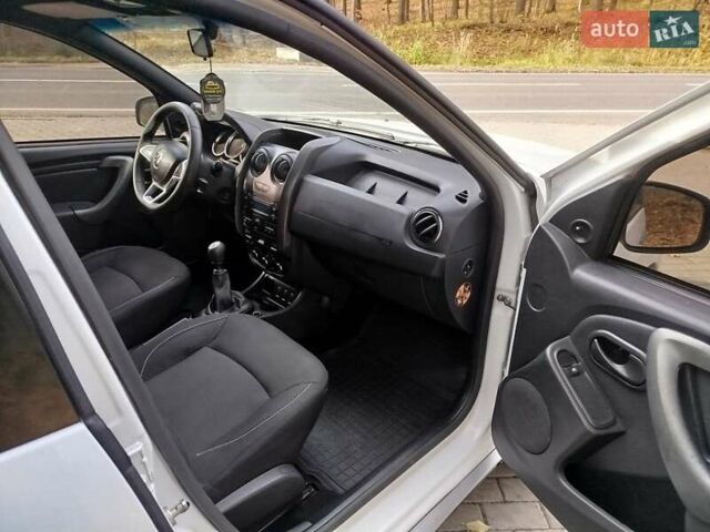 Білий Рено Дастер, об'ємом двигуна 1.46 л та пробігом 218 тис. км за 8200 $, фото 9 на Automoto.ua