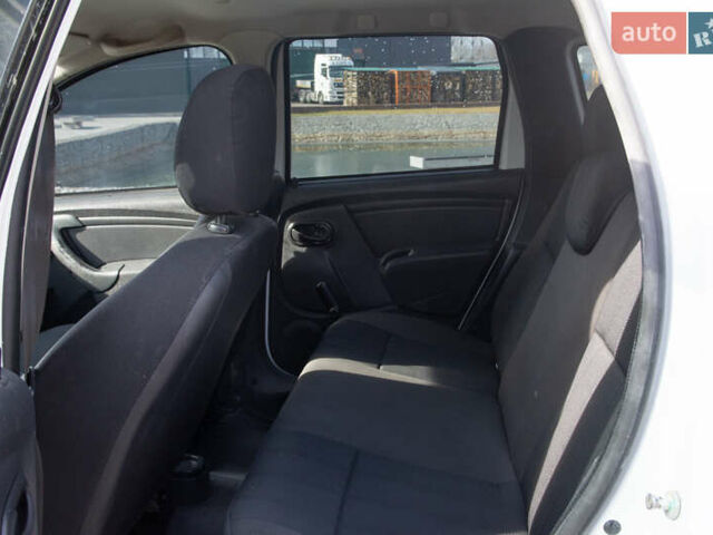 Белый Рено Дастер, объемом двигателя 1.46 л и пробегом 251 тыс. км за 11900 $, фото 6 на Automoto.ua