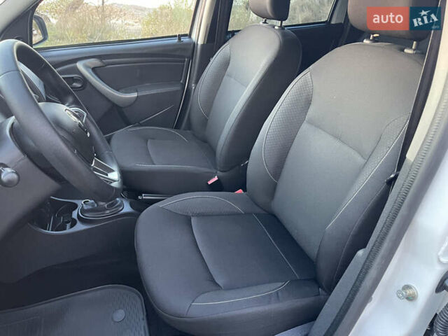 Белый Рено Дастер, объемом двигателя 1.46 л и пробегом 158 тыс. км за 9900 $, фото 44 на Automoto.ua