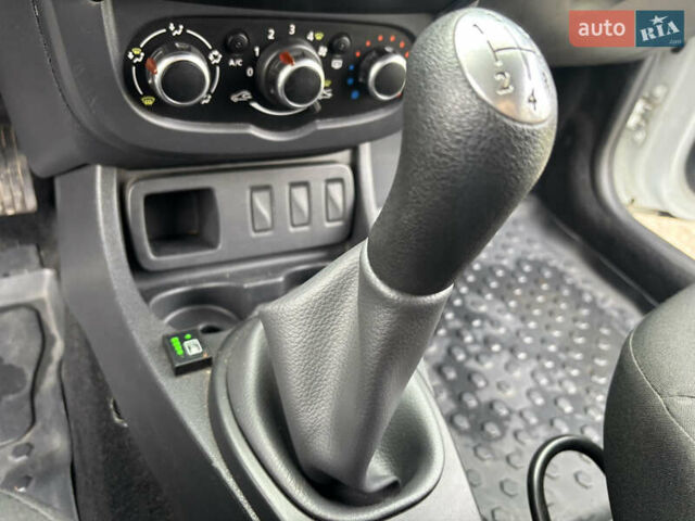 Рено Дастер 2017 в Гадяче на Automoto.ua Белый Рено Дастер, объемом двигателя 1.6 л и пробегом 181 тыс. км за 8300 $, фото 16 на Automoto.ua