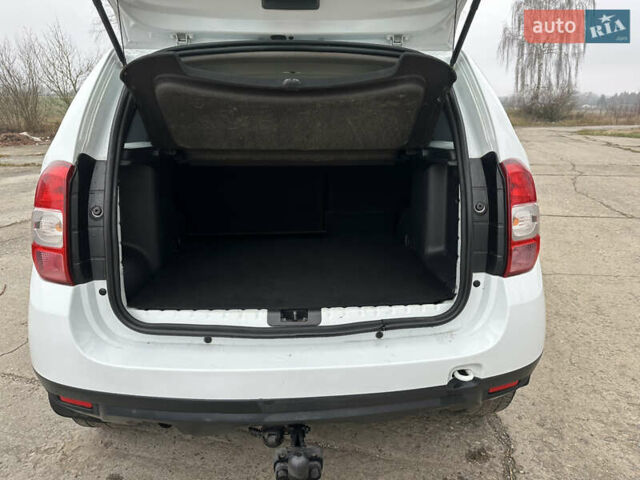 Белый Рено Дастер, объемом двигателя 1.46 л и пробегом 203 тыс. км за 9950 $, фото 37 на Automoto.ua