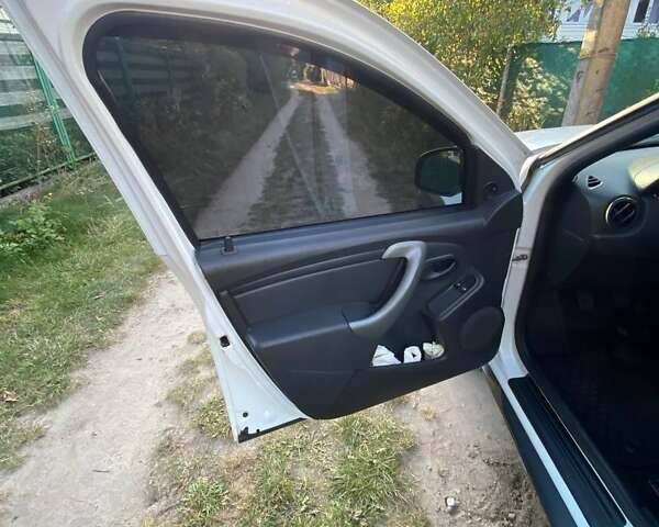 Белый Рено Дастер, объемом двигателя 1.46 л и пробегом 292 тыс. км за 11500 $, фото 12 на Automoto.ua