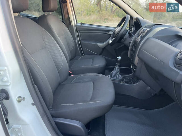 Белый Рено Дастер, объемом двигателя 1.46 л и пробегом 158 тыс. км за 9900 $, фото 38 на Automoto.ua